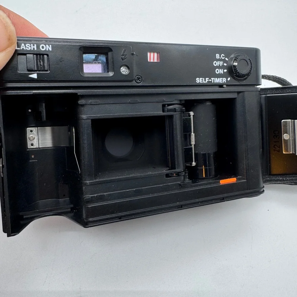 Canon AF35ML 35mm Film Camera 40mm f1.9‎ Fast Lens Vintage Point and Shoot Black